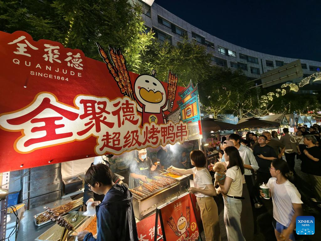 Feira do chá reúne público na comunidade da Rua Financeira em Beijing