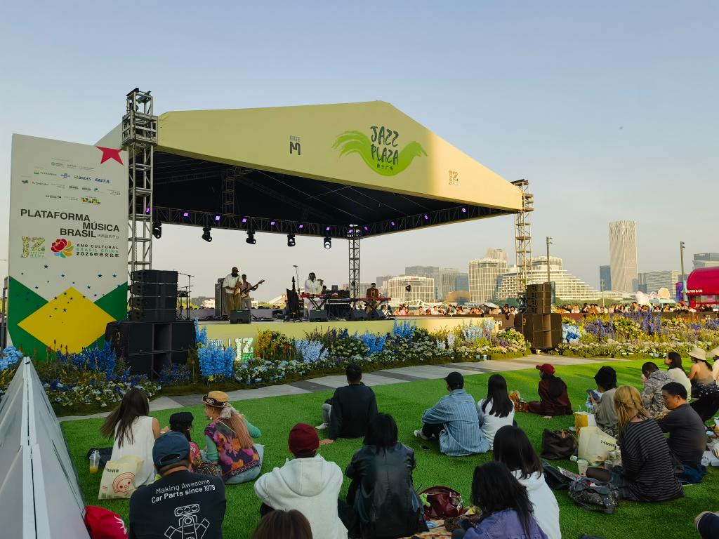 (Multimídia) Atividades culturais da China e do Brasil revitalizam vida urbana