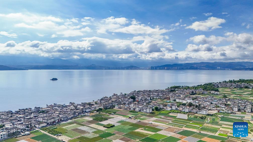Paisagem do Lago Erhai em Yunnan, no sudoeste da China