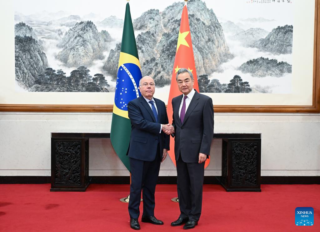 China disposta a trabalhar com Brasil para expandir ainda mais a cooperação integral China-América Latina, diz chanceler