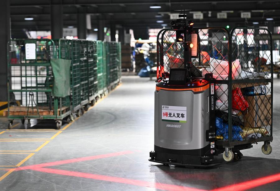 (Multimídia) Setor de logística da China volta a crescer em maio