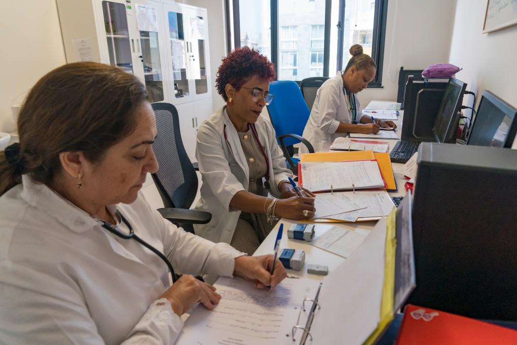 (Multimídia) Entrevista: Relações China-Cabo Verde têm amplas perspectivas, diz embaixador chinês