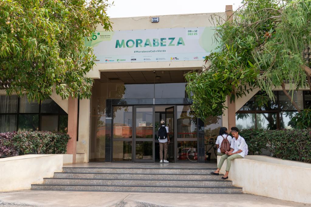 Foto de 12 de maio de 2026 mostra a Biblioteca Nacional de Cabo Verde, construída com assistência chinesa, em Praia, Cabo Verde. (Xinhua/Xie Jianfei)