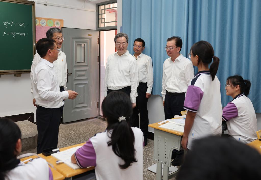 Vice-premiê chinês pede esforços aprofundados para uma educação básica de alta qualidade