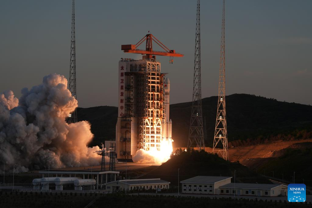 China lança novo grupo de satélites para constelação comercial