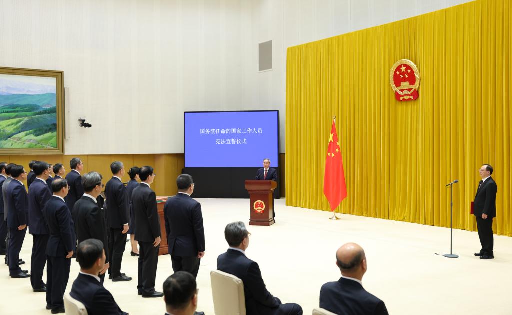 Funcionários de alto nível da China juram fidelidade à Constituição