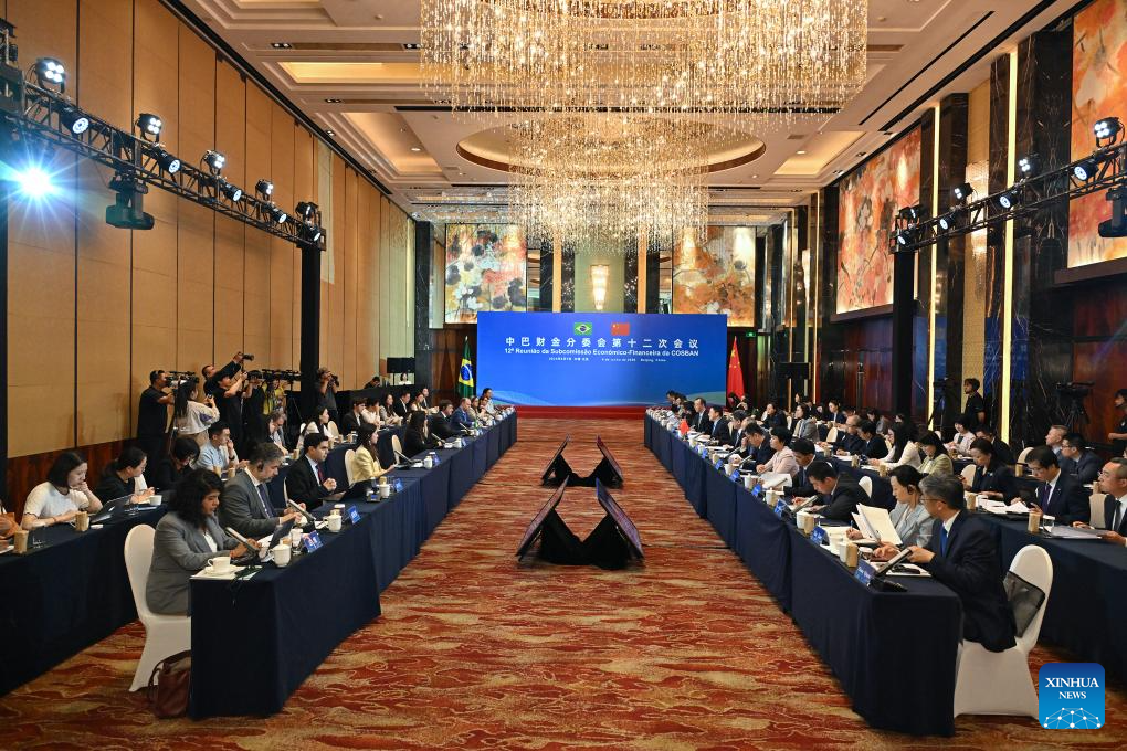 China promete aprofundar cooperação prática financeira e econômica com Brasil