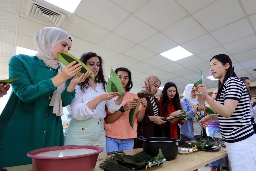 Da culinária à cultura -- comida chinesa desperta curiosidade dos jordanianos pela cultura chinesa