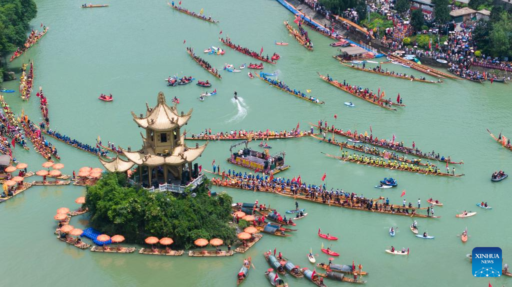 China celebra o próximo Festival do Barco do Dragão com corridas e desfiles de barcos