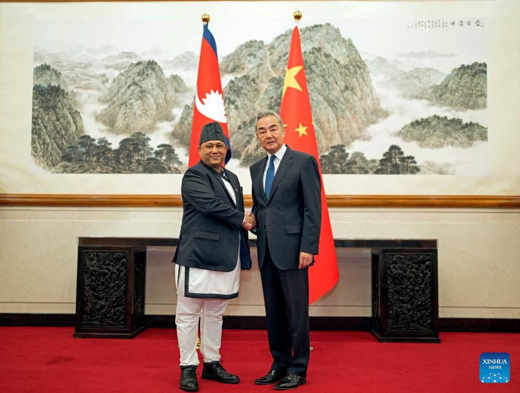 Chanceleres da China e do Nepal mantêm conversas em Beijing