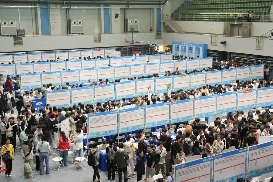 (Multimídia) China aprofunda implementação da estratégia de priorização do emprego em 2026-2030