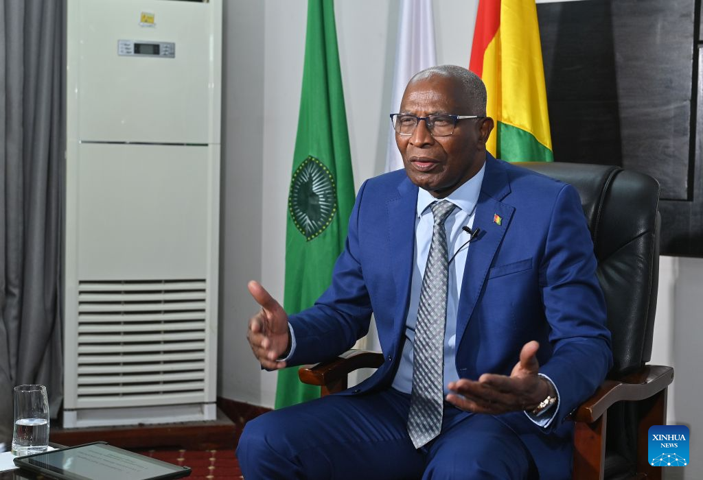 Entrevista: Sucesso da China inspira desenvolvimento da Guiné, diz primeiro-ministro