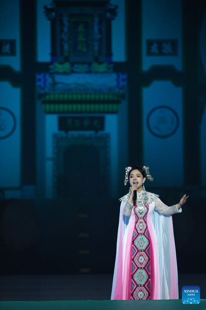 Poesia e apresentações artísticas homenageiam Qu Yuan na terra natal do poeta em Zigui, na Província de Hubei