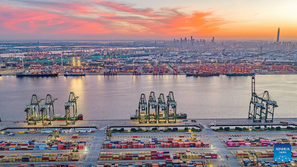 Imagens aéreas revelam o amplo panorama do Porto de Tianjin, no norte da China