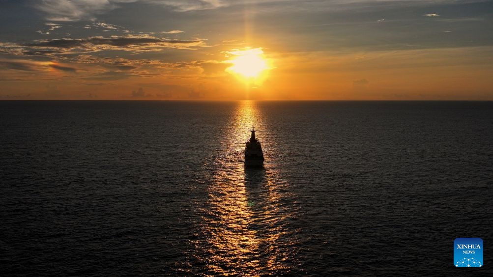 Navio da Guarda Costeira da China realiza patrulha rotineira no Mar do Sul da China