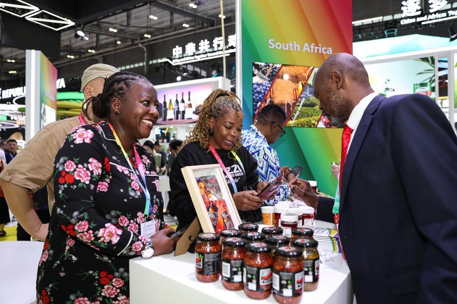 (Multimídia) Políticas, abertura e plataformas fortalecem cooperação comercial China-África