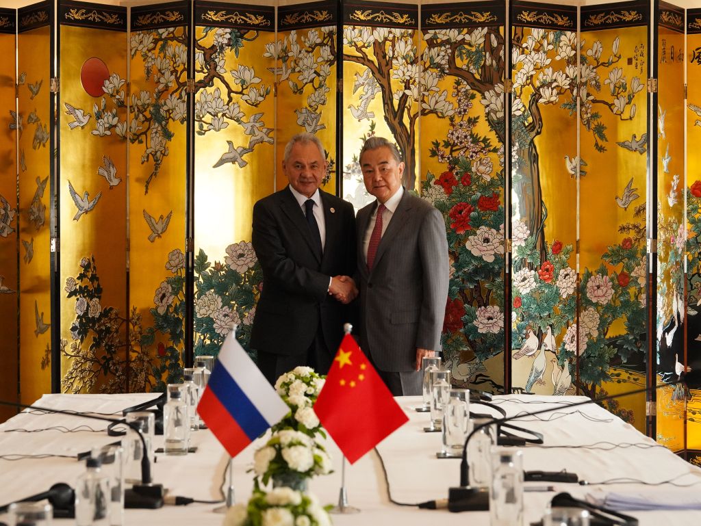 Mais alto diplomata da China se reúne com secretário do Conselho de Segurança da Rússia