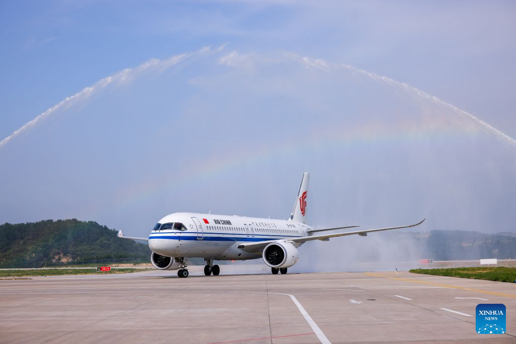 Avião chinês C919 começa a operar em nova rota ligando Beijing a Yan'an
