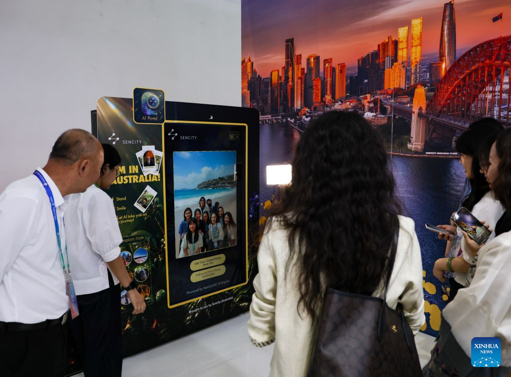 4ª Exposição Internacional da Cadeia de Suprimentos da China atrai visitantes em Beijing