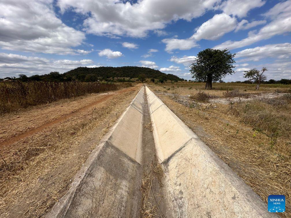 Destaque: Agricultores tanzanianos recorrem a projeto de irrigação construído pela China para escapar da seca