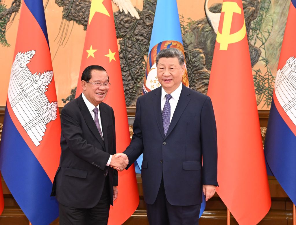 Xi diz que China está pronta para estabelecer parceria de segurança com Camboja