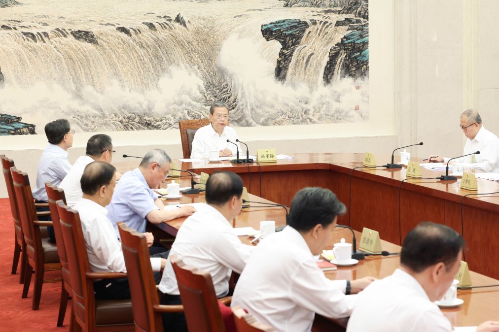 Legisladores chineses ouvem relatórios sobre deliberações de projetos de lei
