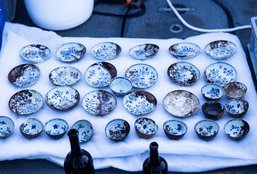 Porcelana chinesa de naufrágio em águas profundas lança luz sobre comércio entre Europa e Ásia no século 18